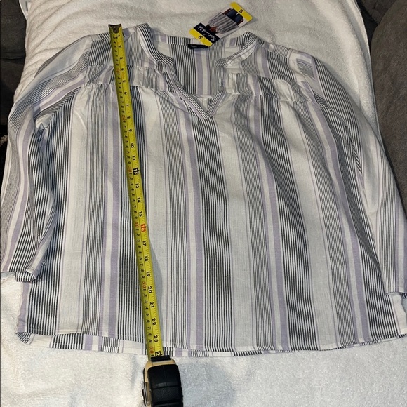 Splendid White and Gray 3/4 Sleeve Boxy Blouse - Picture 2 of 8